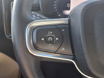 2023 Volvo XC40 B5 Plus Bright Theme