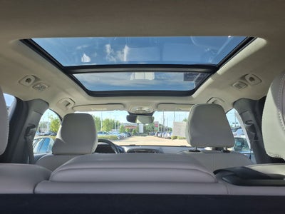 2023 Volvo XC40 B5 Plus Bright Theme