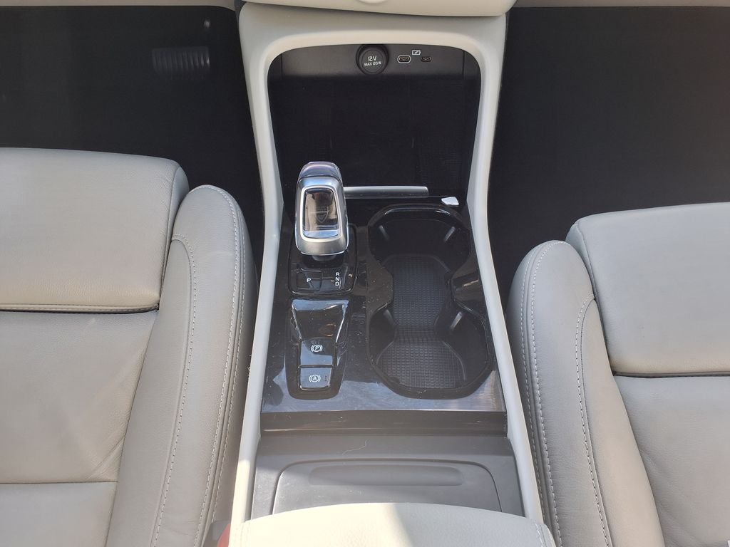2023 Volvo XC40 B5 Plus Bright Theme