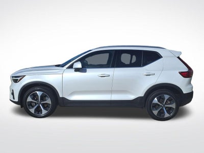 2023 Volvo XC40 B5 Plus Bright Theme