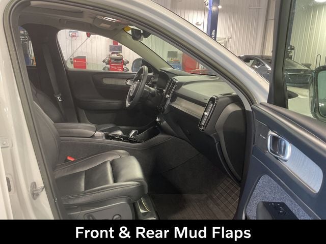 2023 Volvo XC40 B5 Plus Dark Theme