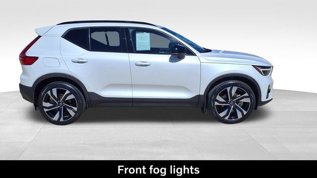 2023 Volvo XC40 B5 Plus Dark Theme
