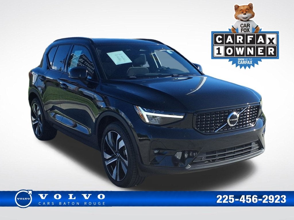 2023 Volvo XC40 B5 Plus Dark Theme
