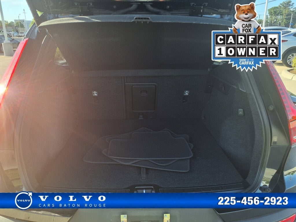 2023 Volvo XC40 B5 Plus Dark Theme