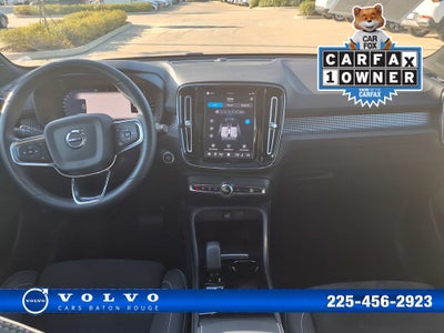 2023 Volvo XC40 B5 Plus Dark Theme