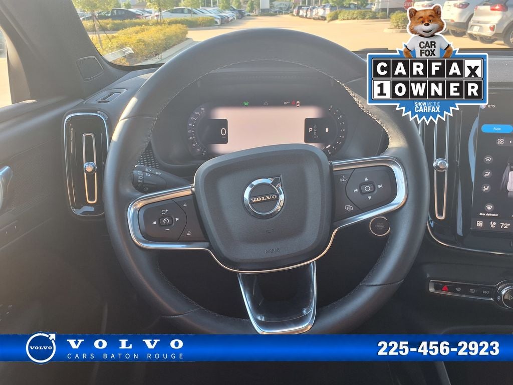 2023 Volvo XC40 B5 Plus Dark Theme