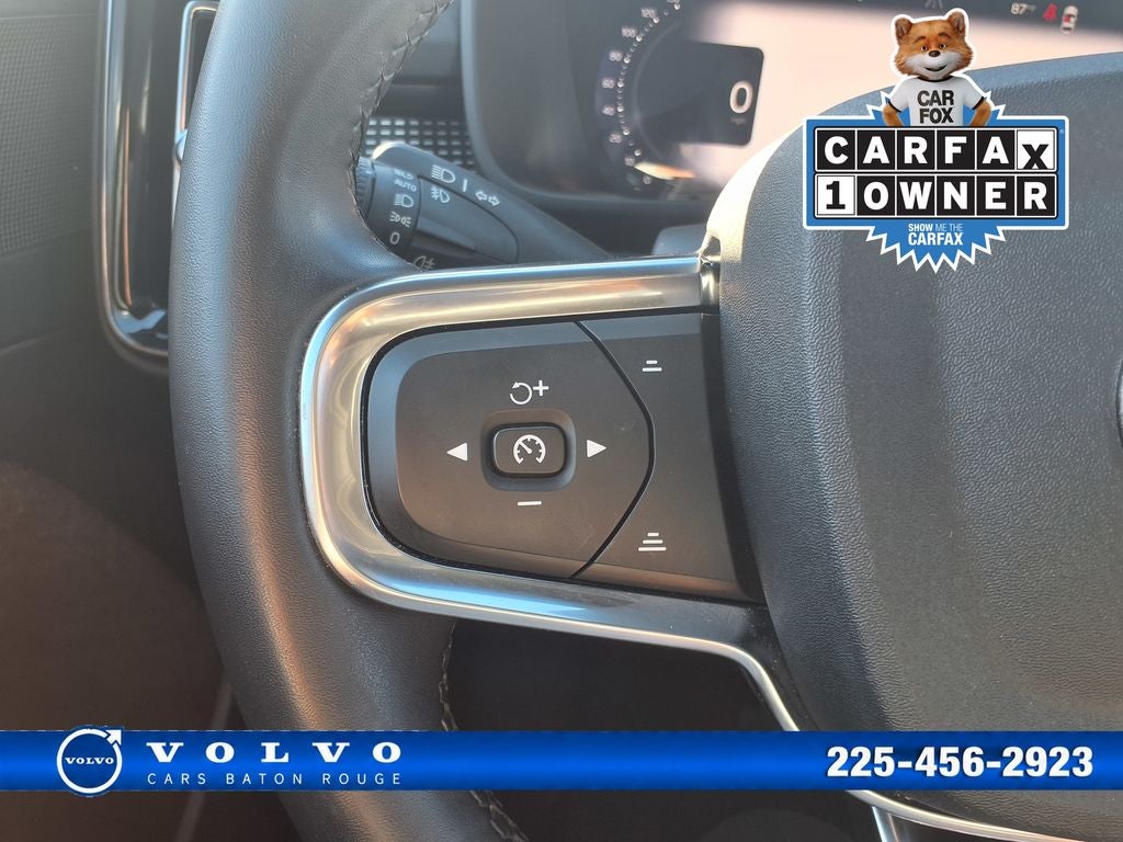 2023 Volvo XC40 B5 Plus Dark Theme