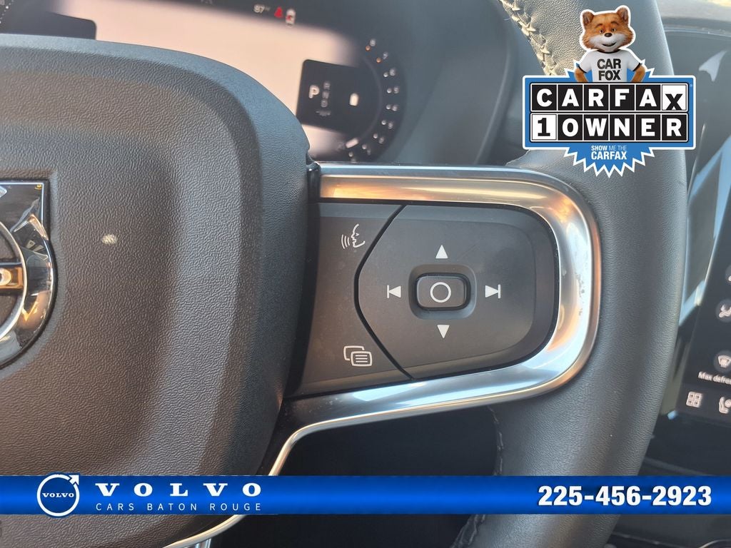2023 Volvo XC40 B5 Plus Dark Theme