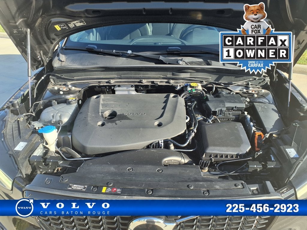 2023 Volvo XC40 B5 Plus Dark Theme