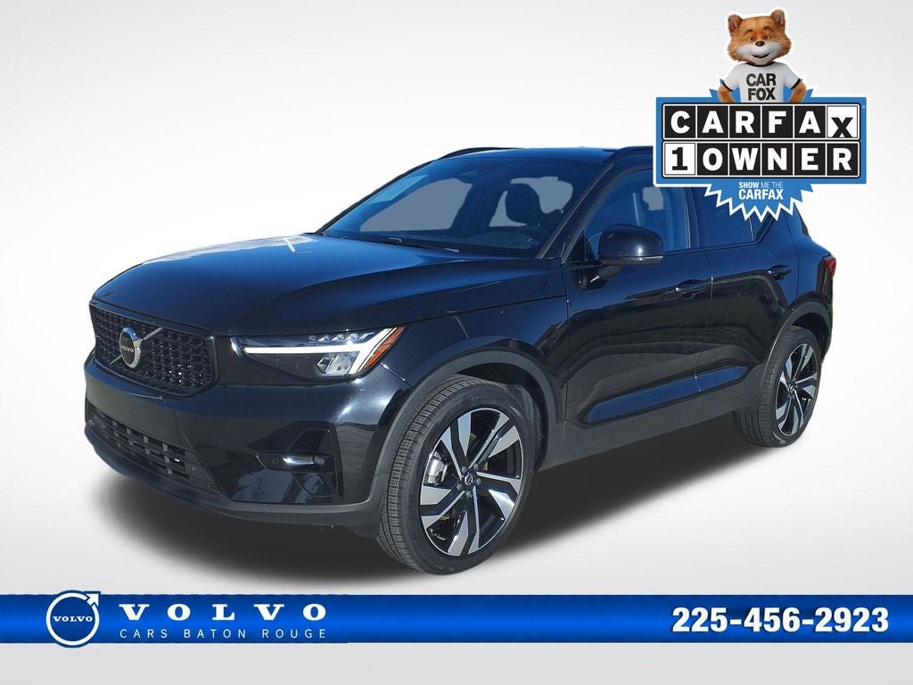 2023 Volvo XC40 B5 Plus Dark Theme