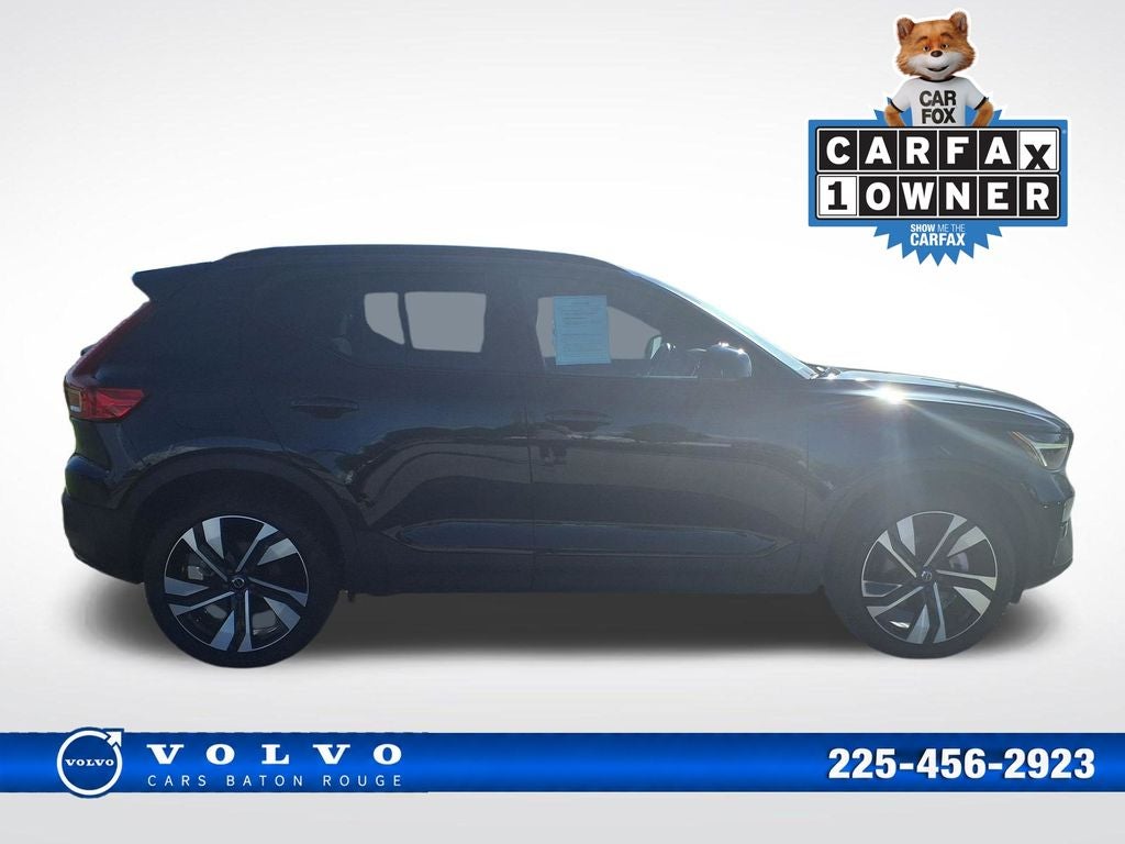 2023 Volvo XC40 B5 Plus Dark Theme