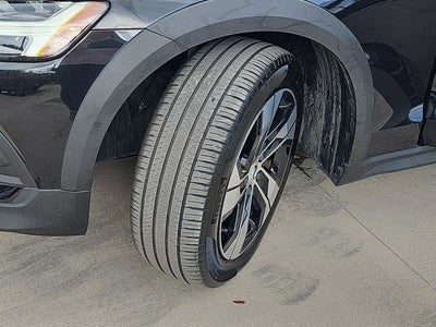 2025 Volvo V60 Cross Country B5 Plus