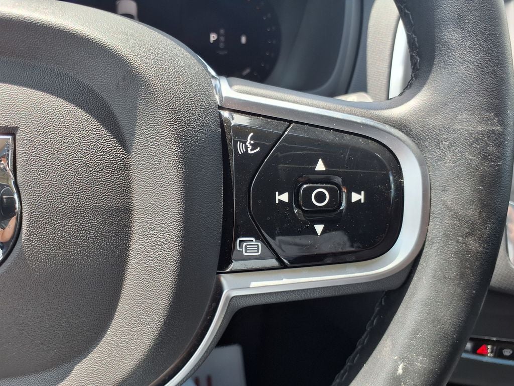 2025 Volvo XC90 B5 Core