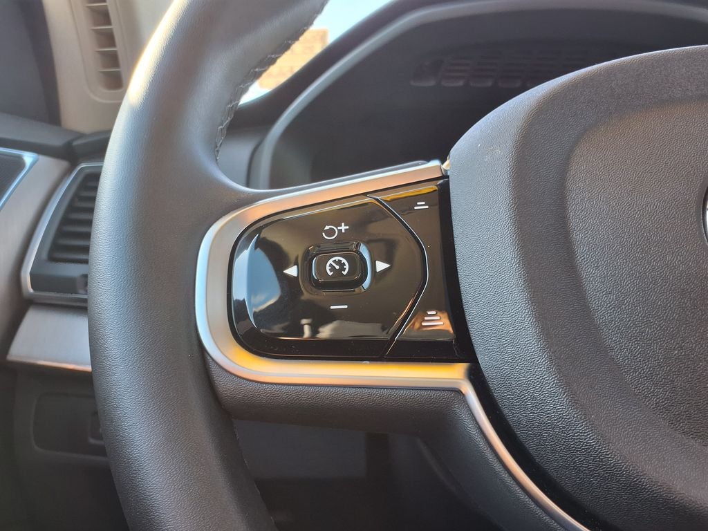 2025 Volvo XC90 B5 Core