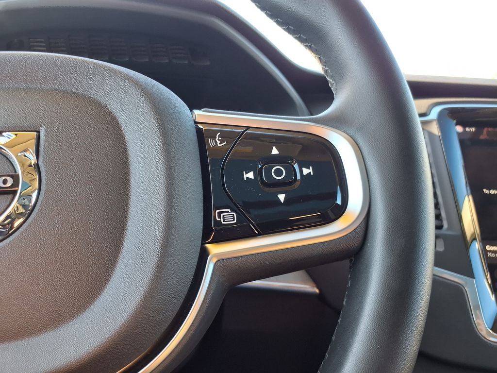 2025 Volvo XC90 B5 Core