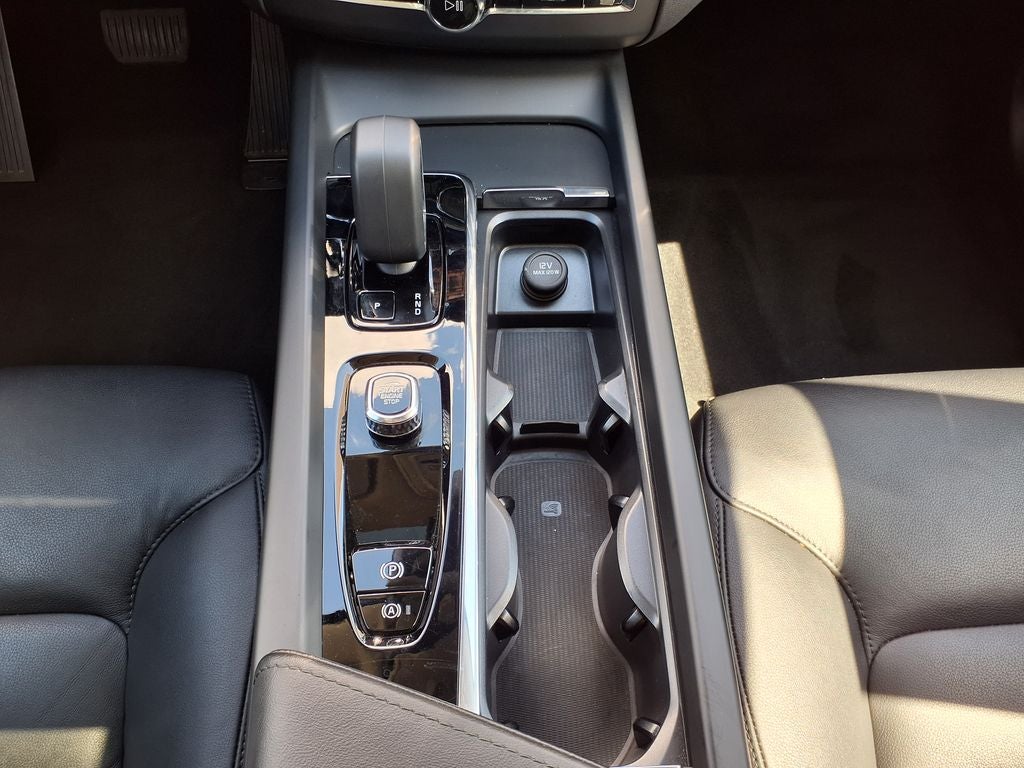 2025 Volvo XC60 B5 Core