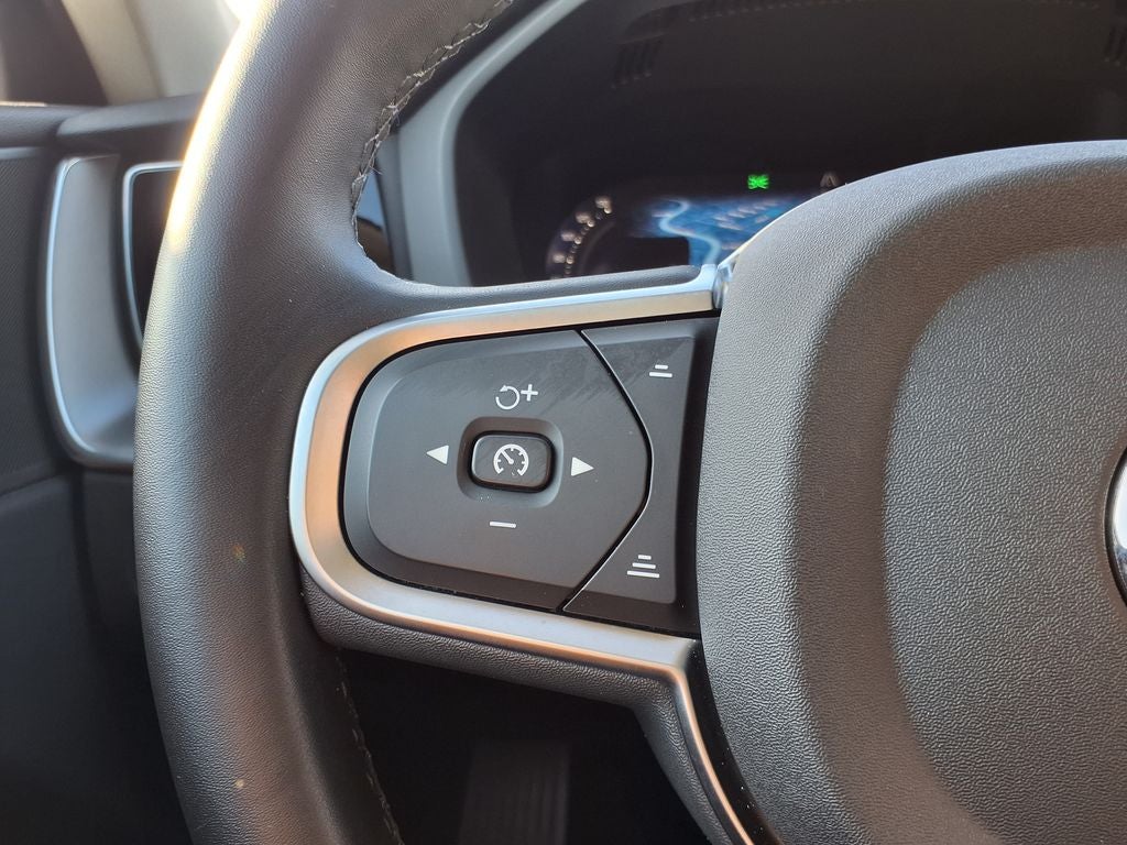 2025 Volvo XC60 B5 Core