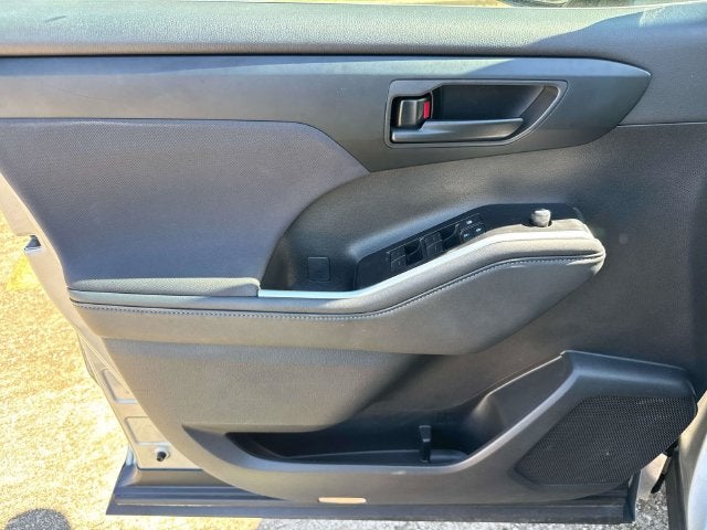 2025 Toyota Highlander LE