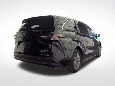 2025 Toyota Sienna LE 8 Passenger