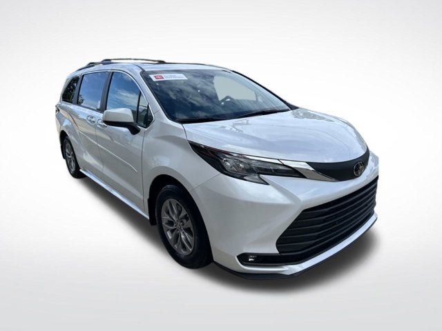 2026 Toyota Sienna XLE 8 Passenger