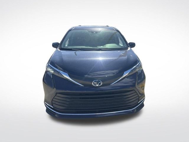 2024 Toyota Sienna XLE 8 Passenger