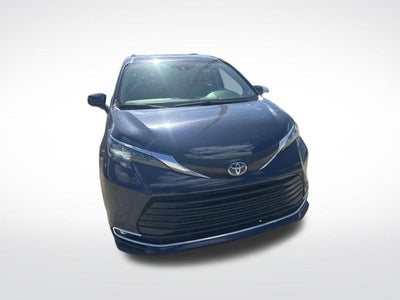 2024 Toyota Sienna XLE 8 Passenger