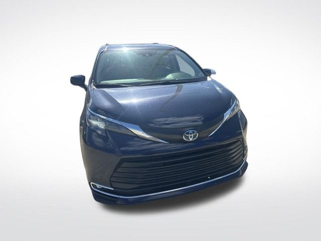 2024 Toyota Sienna XLE 8 Passenger