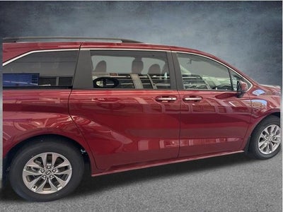 2026 Toyota Sienna XLE 8 Passenger