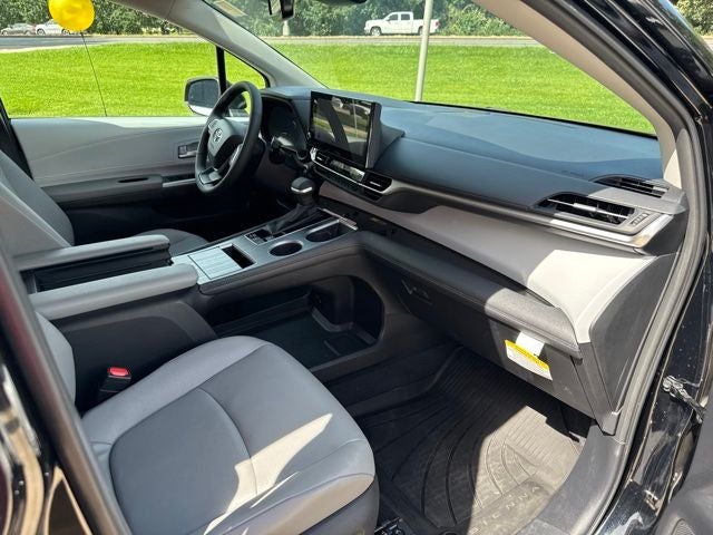 2026 Toyota Sienna XLE 8 Passenger