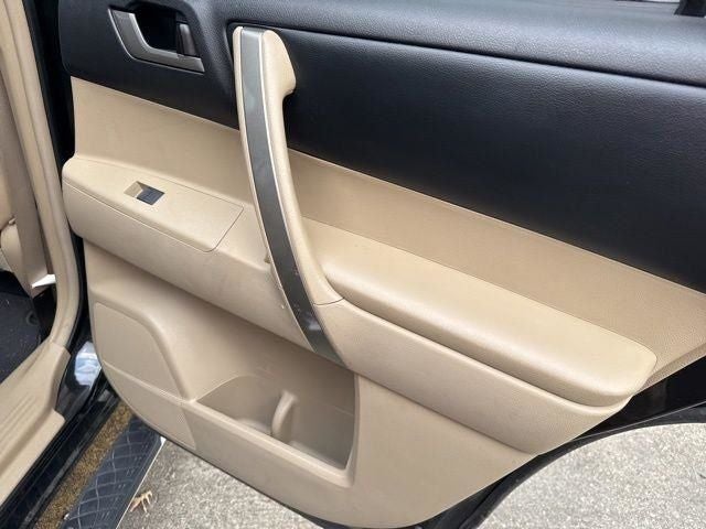 2013 Toyota Highlander SE