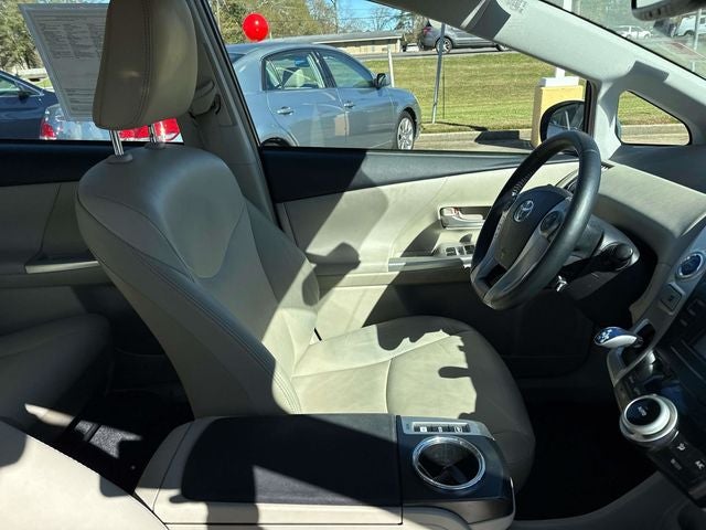 2014 Toyota Prius v Five