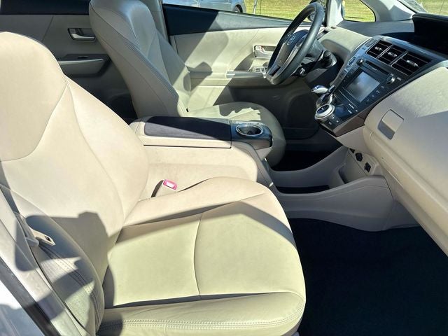 2014 Toyota Prius v Five