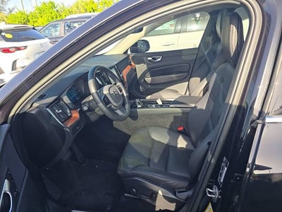 2023 Volvo XC60 B5 Plus Bright Theme